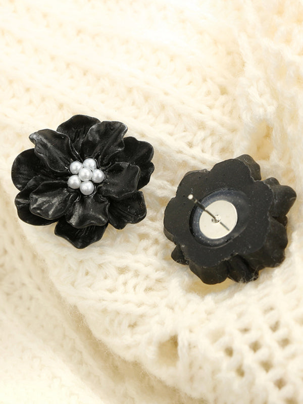 Simple and versatile exaggerated camellia three-dimensional white flower pearl earrings - Hiccupzz