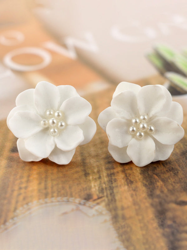 Simple and versatile exaggerated camellia three-dimensional white flower pearl earrings - Hiccupzz