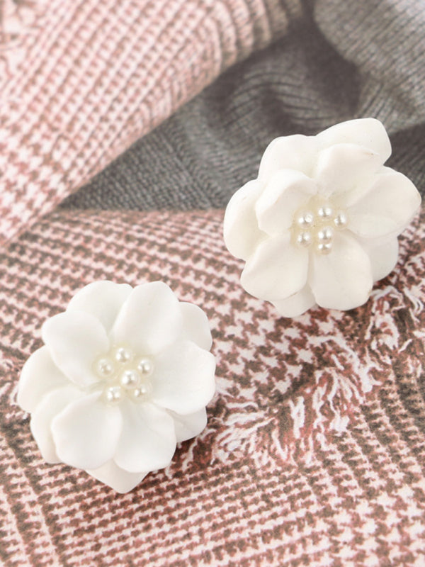 Simple and versatile exaggerated camellia three-dimensional white flower pearl earrings - Hiccupzz