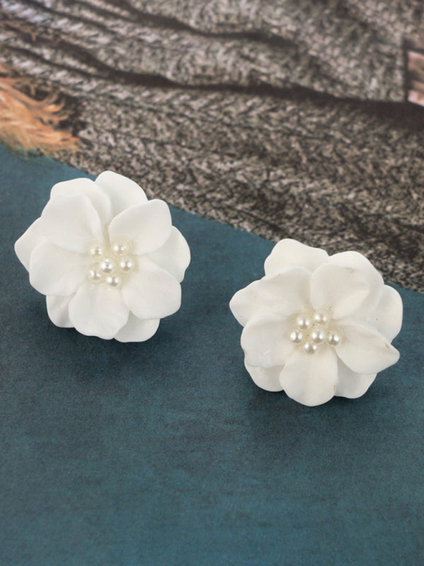 Simple and versatile exaggerated camellia three-dimensional white flower pearl earrings - Hiccupzz
