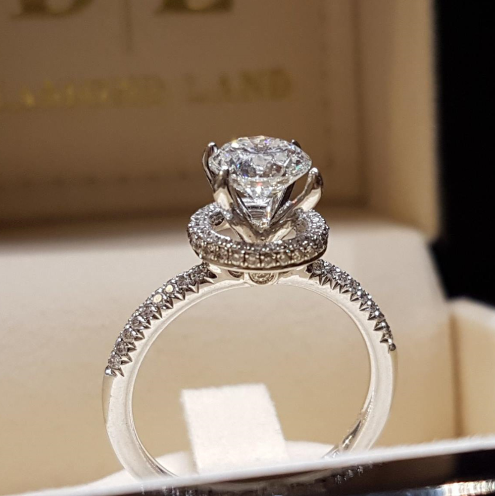 Miniature diamond ring. Ultramassive zircon ring - Hiccupzz