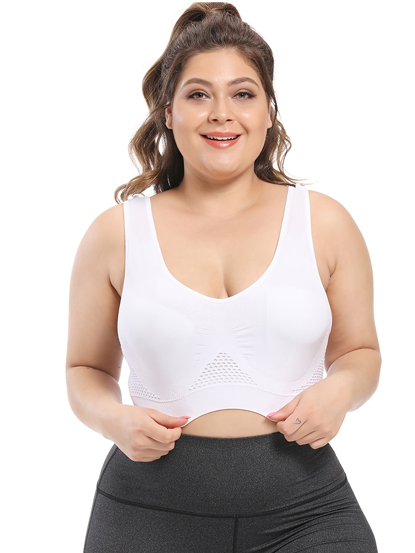 Breathable Plus Size Sports Bra with Pads - High Stretch and Seamless for Women