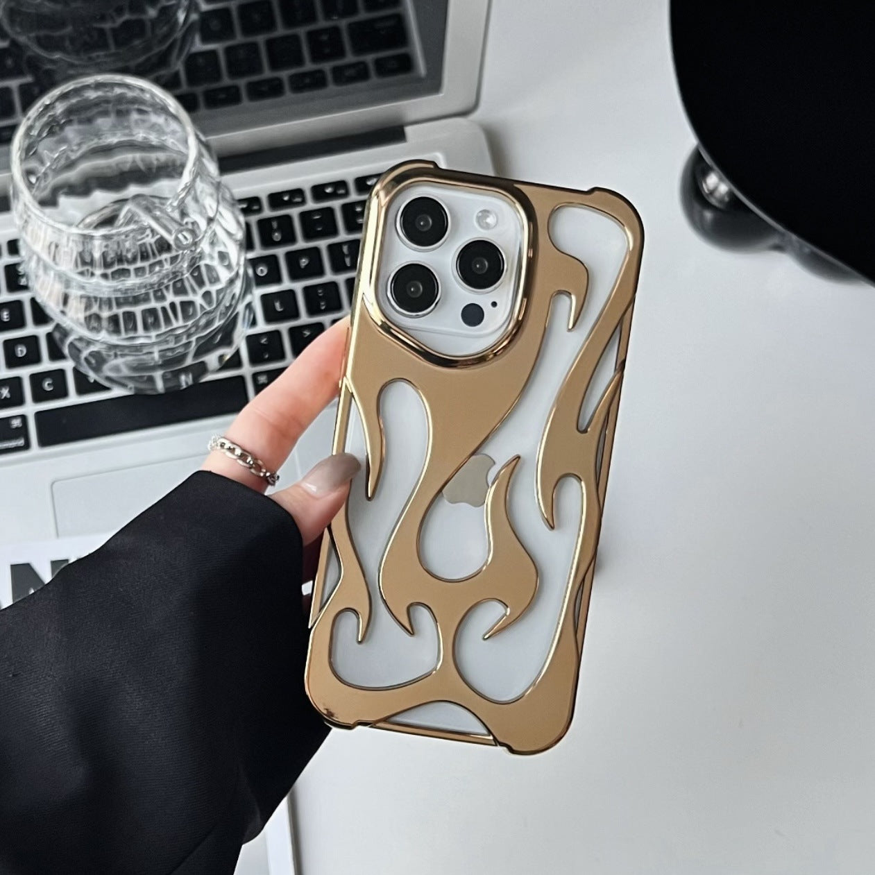 Electroplated hollow heat dissipation phone case suitable for iPhone 16, Apple 14, Promax flame pattern 15, high-end soft shell