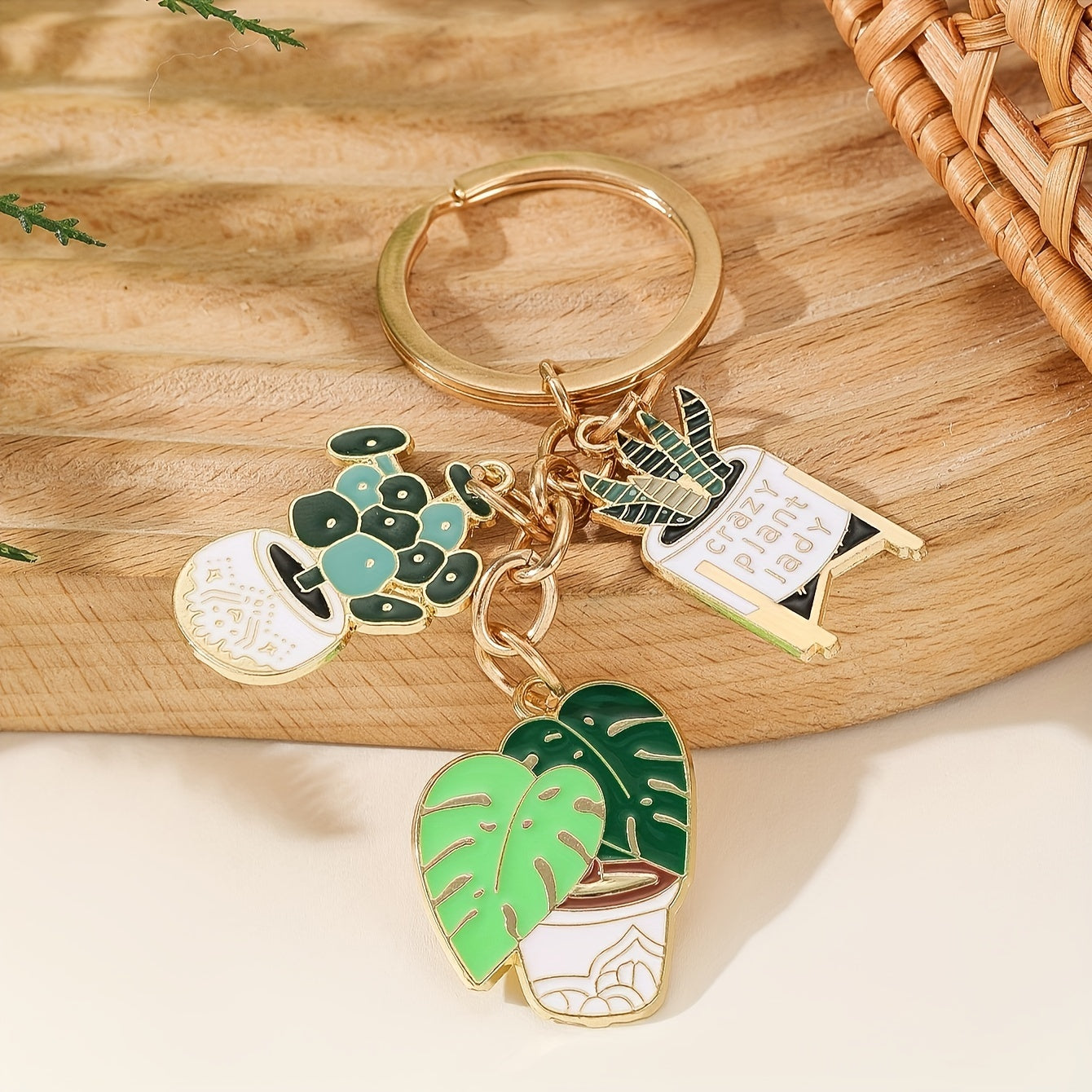 Botanical Charm Keychain: Succulent & Plant Pendant, Creative Green Keyring for Fashion and Decor