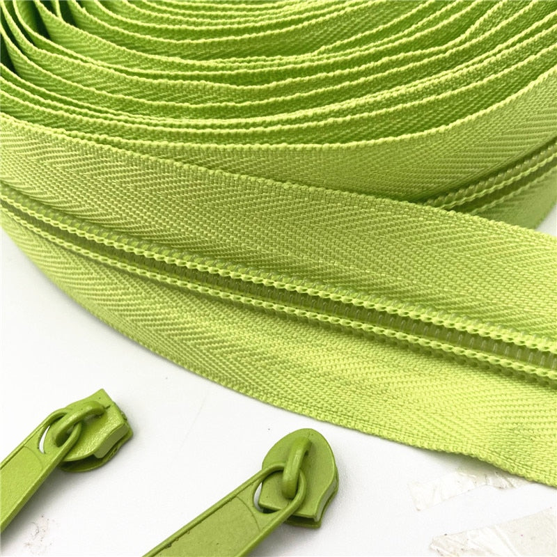 5 Meters (5.4 Yard ) 5 # (20 Colors) Long Nylon Coil Zipper  with 10pcs Zipper Slider for DIY Sewing Clothing Accessories