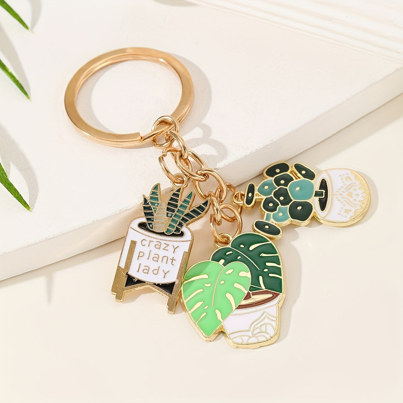 Botanical Charm Keychain: Succulent & Plant Pendant, Creative Green Keyring for Fashion and Decor