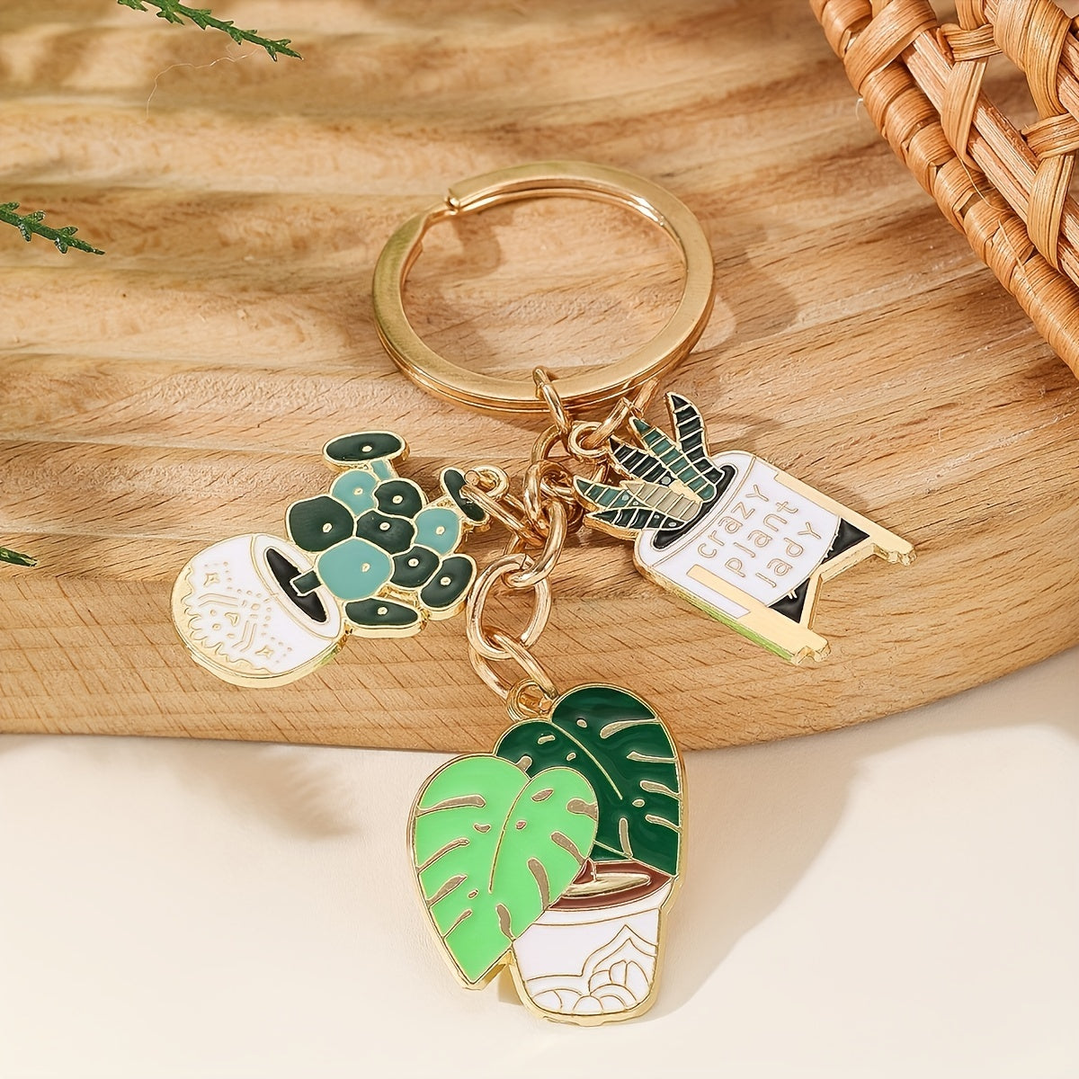 Botanical Charm Keychain: Succulent & Plant Pendant, Creative Green Keyring for Fashion and Decor