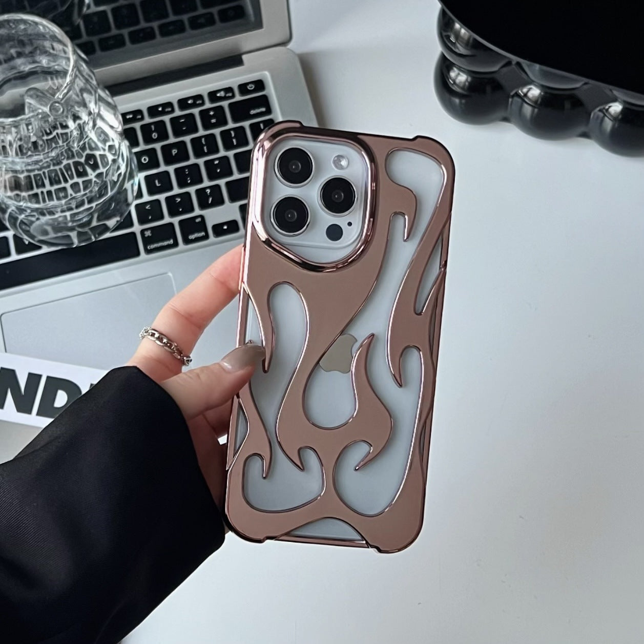 Electroplated hollow heat dissipation phone case suitable for iPhone 16, Apple 14, Promax flame pattern 15, high-end soft shell