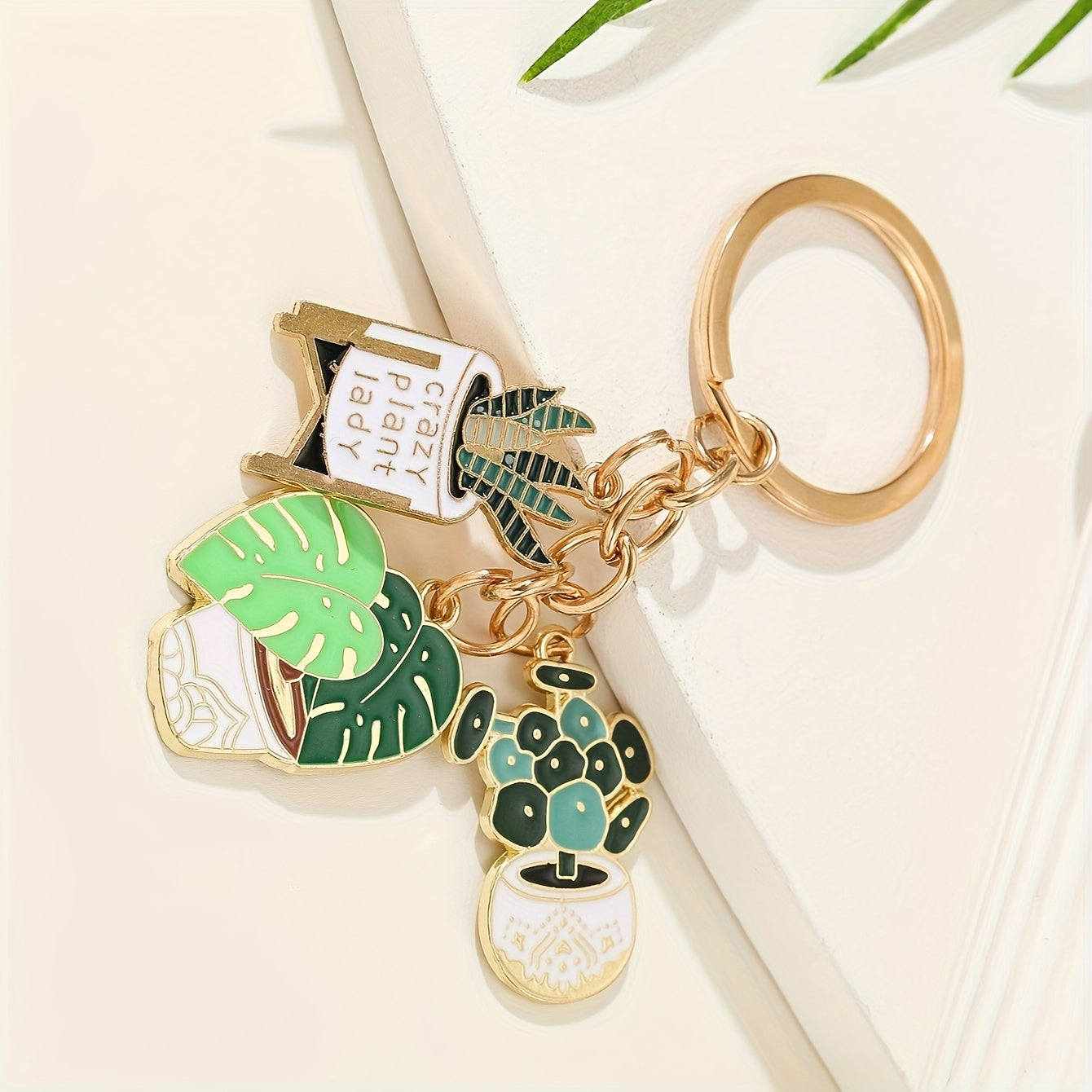 Botanical Charm Keychain: Succulent & Plant Pendant, Creative Green Keyring for Fashion and Decor