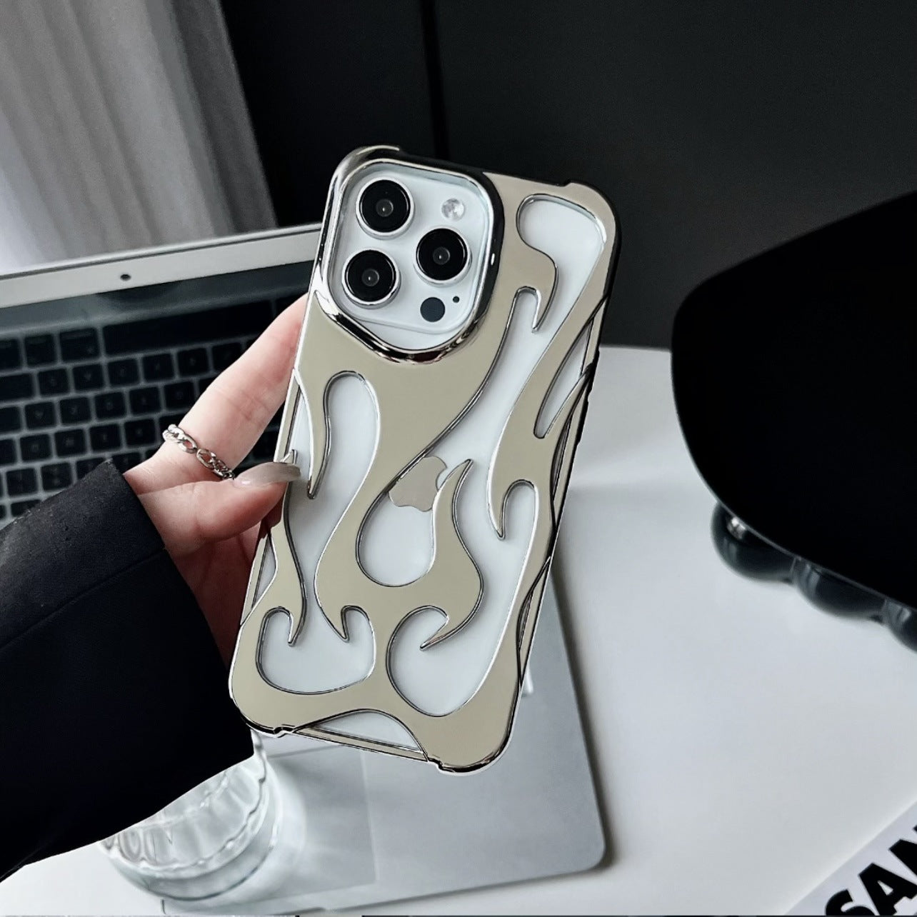 Electroplated hollow heat dissipation phone case suitable for iPhone 16, Apple 14, Promax flame pattern 15, high-end soft shell