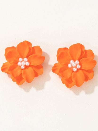 Simple and versatile exaggerated camellia three-dimensional white flower pearl earrings - Hiccupzz
