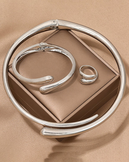 Fashionable Geometric Jewelry Set – 3-Piece Smooth Metal Collar Necklace, Bracelet & Ring for Women