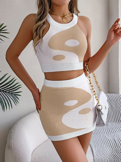 Contrast color belly-baring top and hip skirt knitted suit