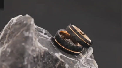 Tigrade 4 毫米 6 毫米 8 毫米黑色鎢戒指男式女式細玫瑰金凹槽錘打結婚戒指舒適版型尺寸 5-14